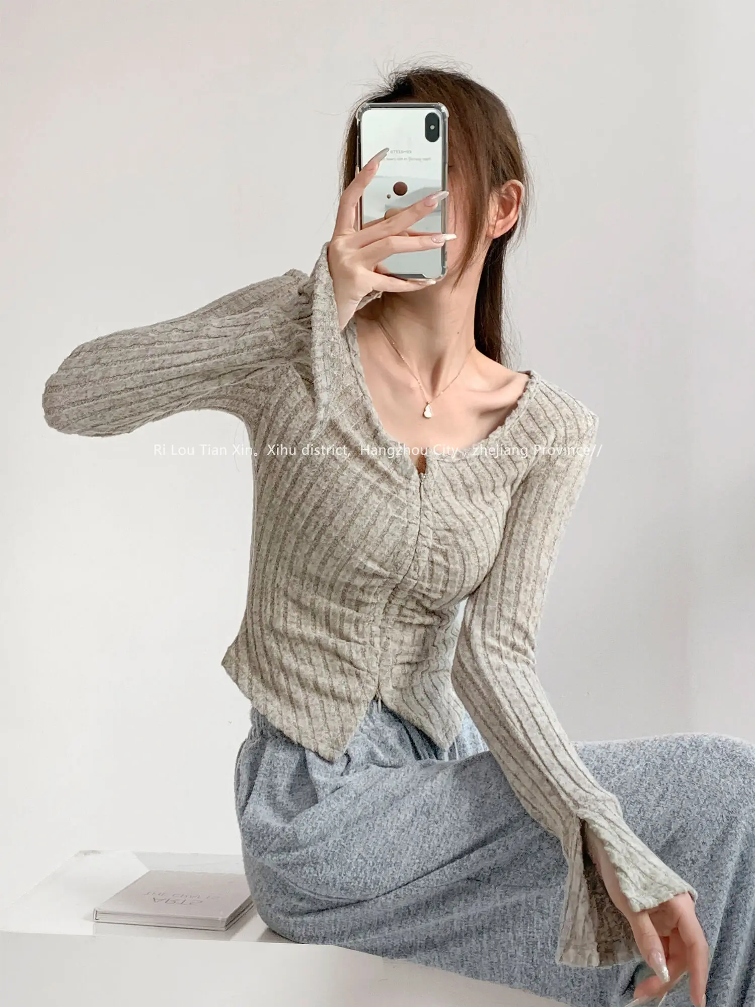 Pure Desire Sexy V-neck Flare Long Sleeved Knitted Sweater Women 2024 Autumn Cinching Waist Folds Design Sense Short Top ULMA