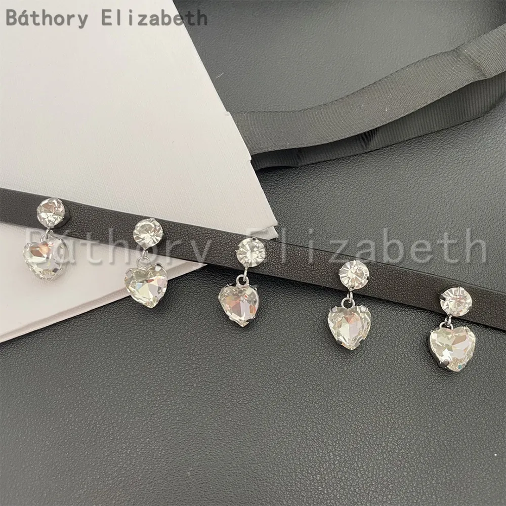 

Báthory Elizabeth Fashion High Quality Cowhide Heart Crystal Choker Necklace Women Luxury Jewelry Designer Collares Para Mujer