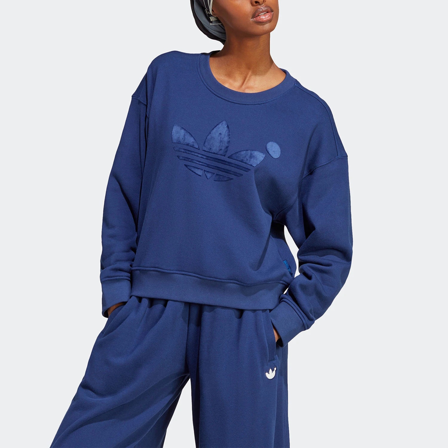 [アディダス オリジナルス] レディース ラウンドネック プリント カジュアル スウェットシャツ IB4551