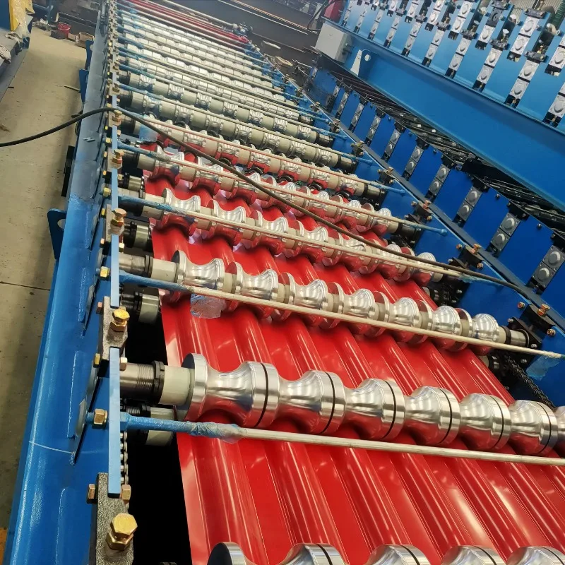 เครื่องทําแผ่นหลังคามืออาชีพ เครื่องจักรวัสดุก่อสร้าง เครื่องขึ้นรูปม้วนผลิตขายร้อนบราซิลชิลี