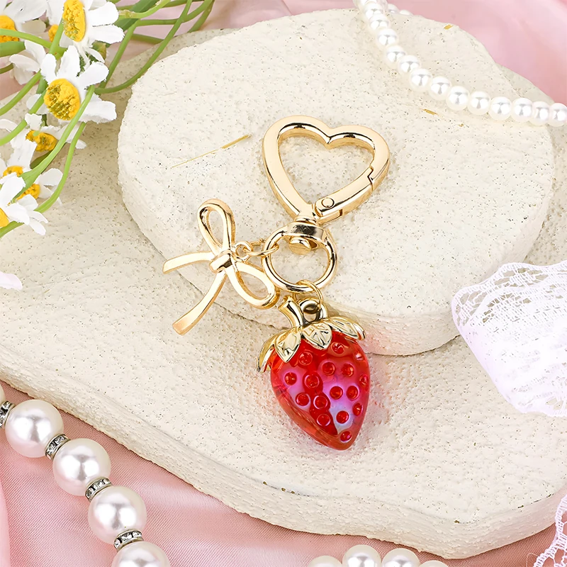Modetrend Erdbeere Liebe Schnalle Taschenanhänger Autoschlüssel Dekoration Schleife Anhänger Valentinstag Weihnachtsgeschenk für Frauen