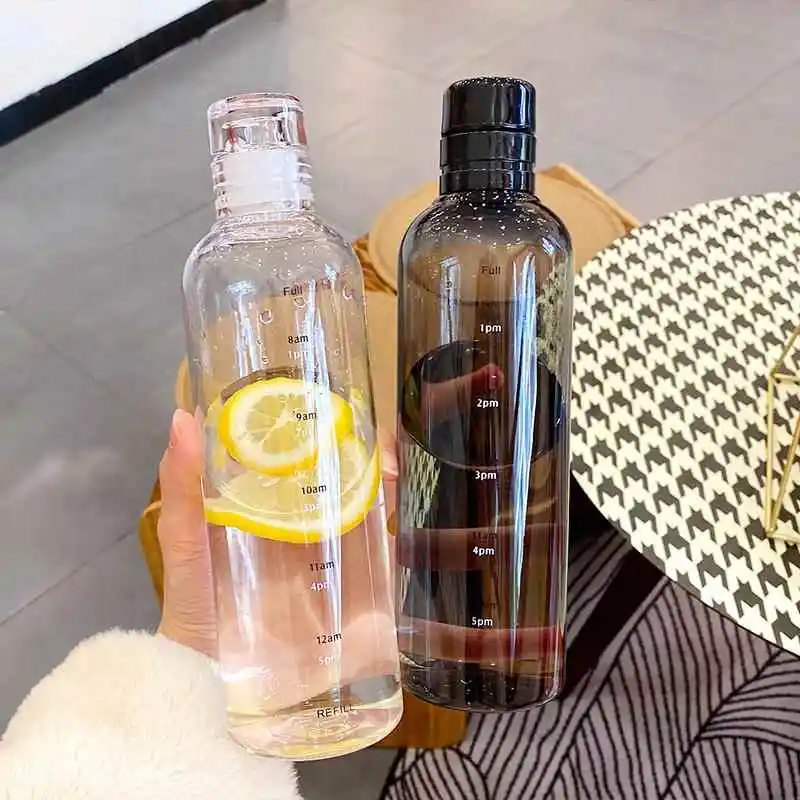 夏用大容量スポーツフィットネススケールプラスチック製ウォーターボトルポータブルカップ高温耐性ミニマリストデザインアウトドア