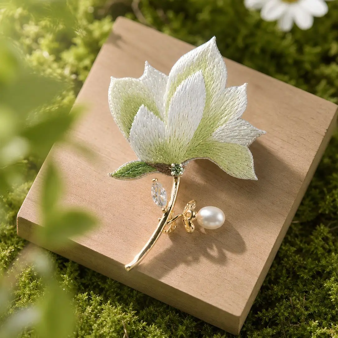 Hunan Embroidery Brooch Women's Three-dimensional Flowers Handmade Embroidery High-end Brooch Fashion Simple Accessories Gift