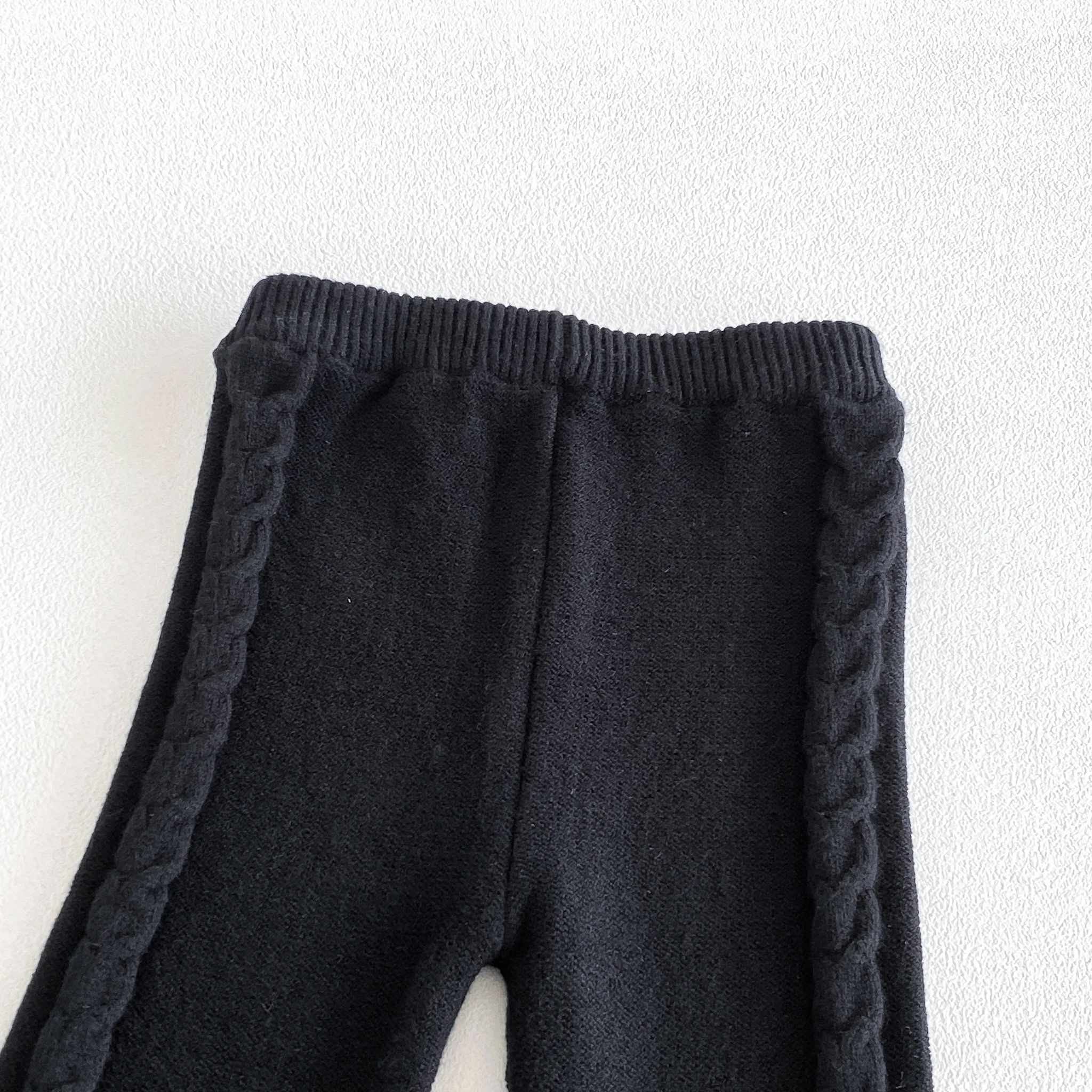 2026 Neues Herbst-Winter-Mädchen-Set für Kleinkinder: Stilvolles Strick-Oberteil mit Schleife und ausgestellter Hose, zweiteiliges Outfit – Detail 8