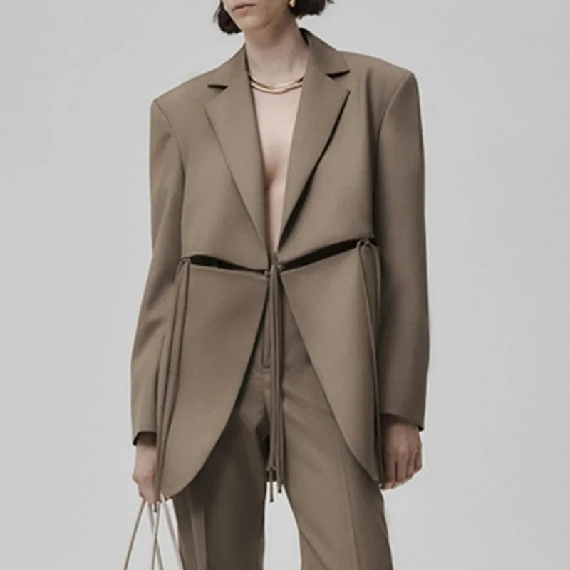 Small suit with a sense of niche design in spring 2024, new fashionable street long hollowed out strap suit jacket for women