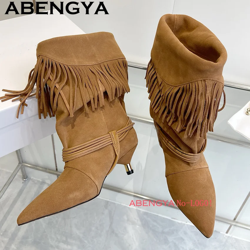 شتاء جديد أسبوع الموضة هريرة الكعوب منتصف العجل أحذية النساء جلد الغزال حافة شرابة تصميم مدبب تو تشيلسي أحذية امرأة Mujer