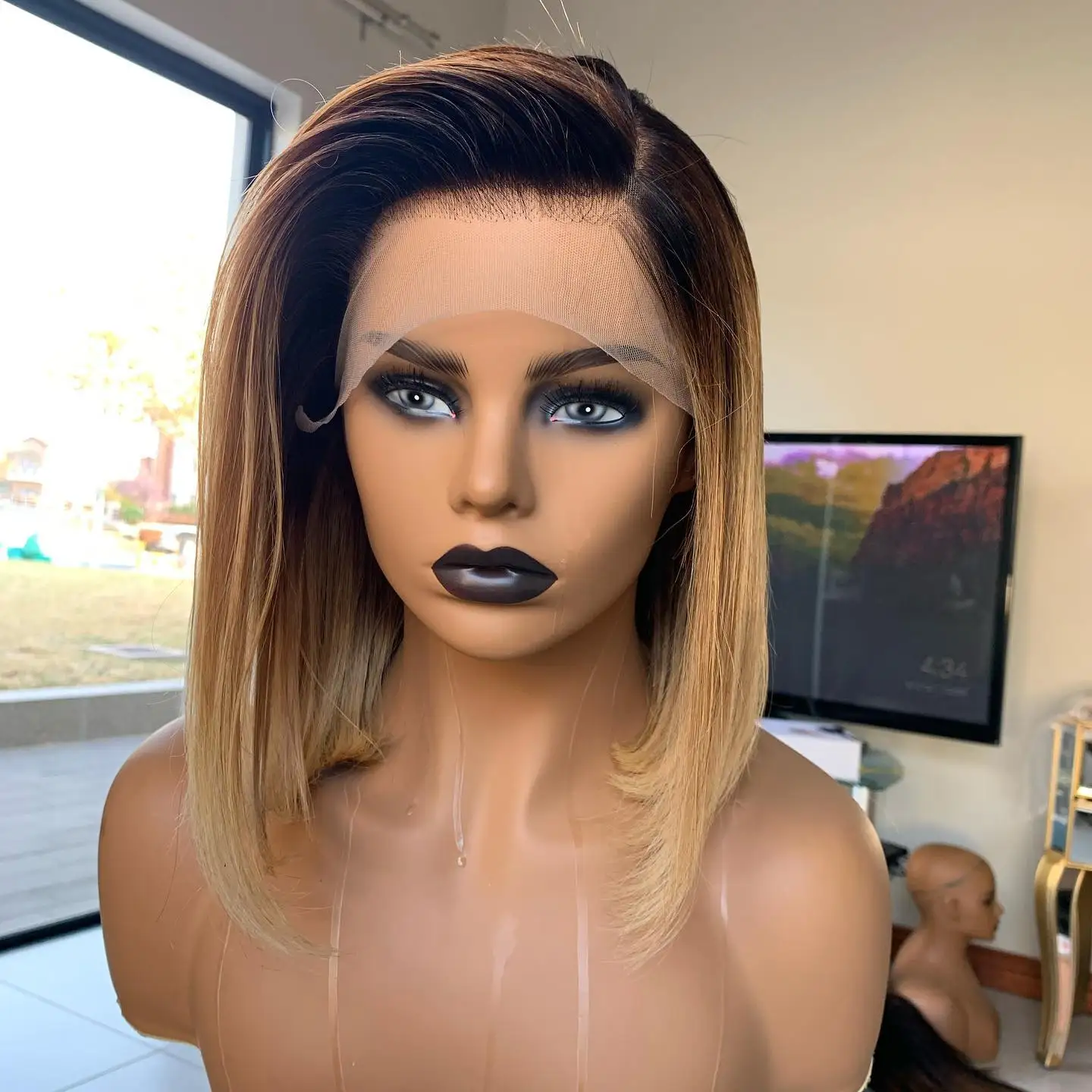 Ombre Honey Blonde Luxury Synthetic Lace Front Wig Short Natural Straight Bob Top Glueless Wig Party Daily Wig Costume Woman