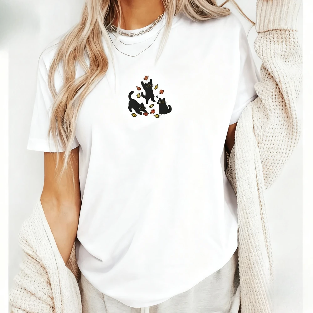 

Black Cats and Fall Leaves Tee Cute Autumn Cat Shirt Cozy Cat Lover Gift Autumn Aesthetic T-shirt Women Casual Daily Life Tops
