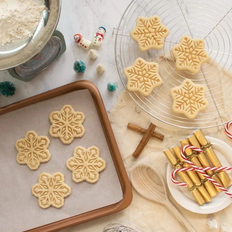 

Christmas Cookie Set Mold Embosser Christmas Snowflake Shapes Mini Biscuit Pastry Mold Kitchen Baking Tools Accessories