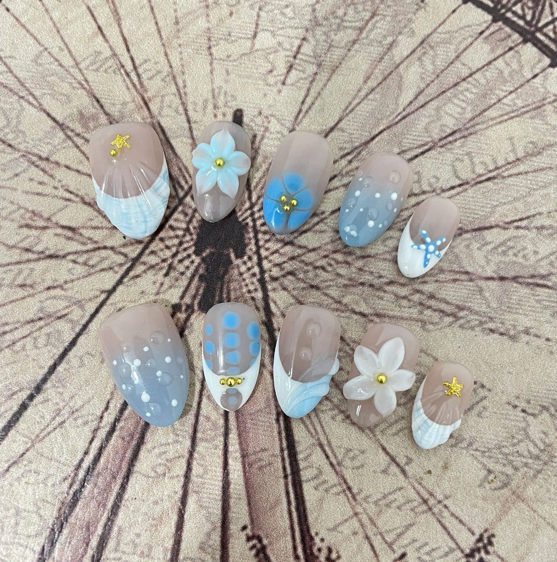 10枚入り ハンドメイド プレスオンネイル フレンチ ショートアーモンド フェイクネイル 取り外し可能 着用可能 スイート クール つけ爪 3D彫刻花びら付き