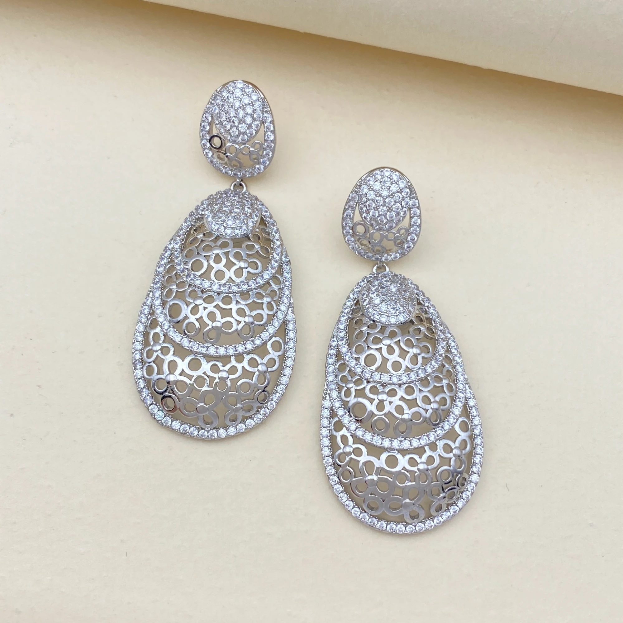 Flora Elegant 2PCS Women's Zircon Set with Geometric Hollow-Out Design Necklace And Matching Earrings for Party Wear