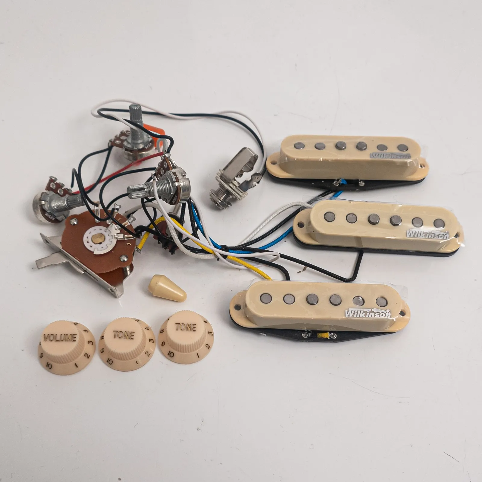 SSS Pre‑wired Electric Guitar Single Coil Pickup Set with Wiring Harness 5‑Way Switch Volume Tone Knobs Ivory Guitar Replacement