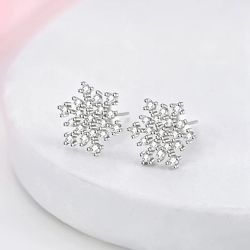 Huitan Chic Shiny Snowflake Stud Earrings for Women Trendy Exquisite Christmas Ear Accessories Temperament Jewelry for Party Hot