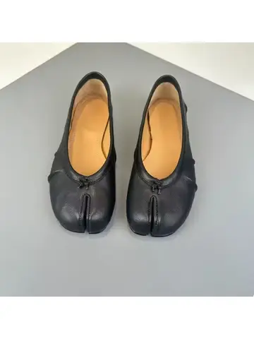 Fashion Hot PU Leather Tabi Shoes Women Handmade Women Flats High Quality Shoes Luxury Design Split-Toe Mules Shoes
