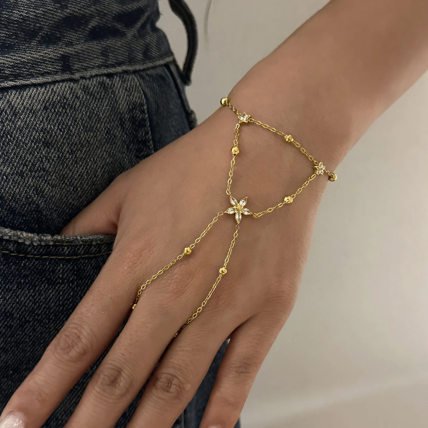 Minimalistisches CZ Edelstahl Fingerketten-Armband für Damen, Zierliches Blumen-Herz Kubisches Zirkonia Türkis Party-Schmuck Geschenk – Detail 8