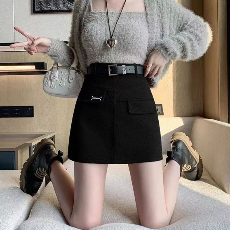 

Autumn and Winter 2025 New High-waisted A-line Thickened Versatile Butt-covering Slim Woolen Skirt
