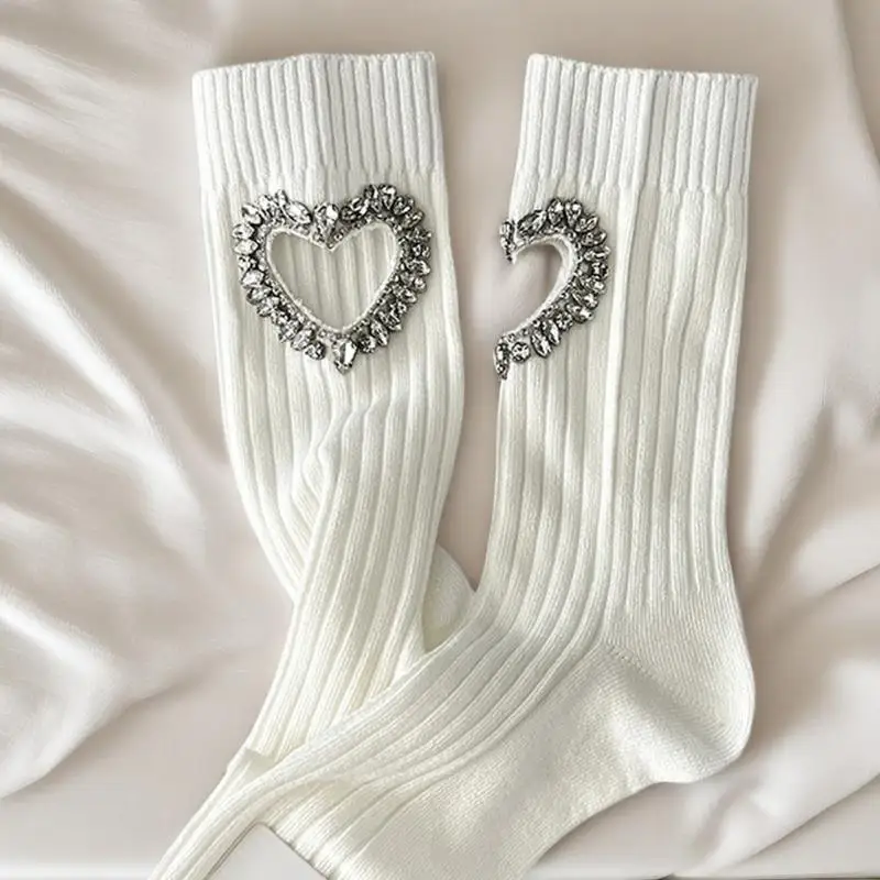زوج واحد من الجوارب المزخرفة الأوروبية الفاخرة مع الماس الساخن والقلوب المجوفة للربيع والصيف جوارب قطنية رقيقة #4