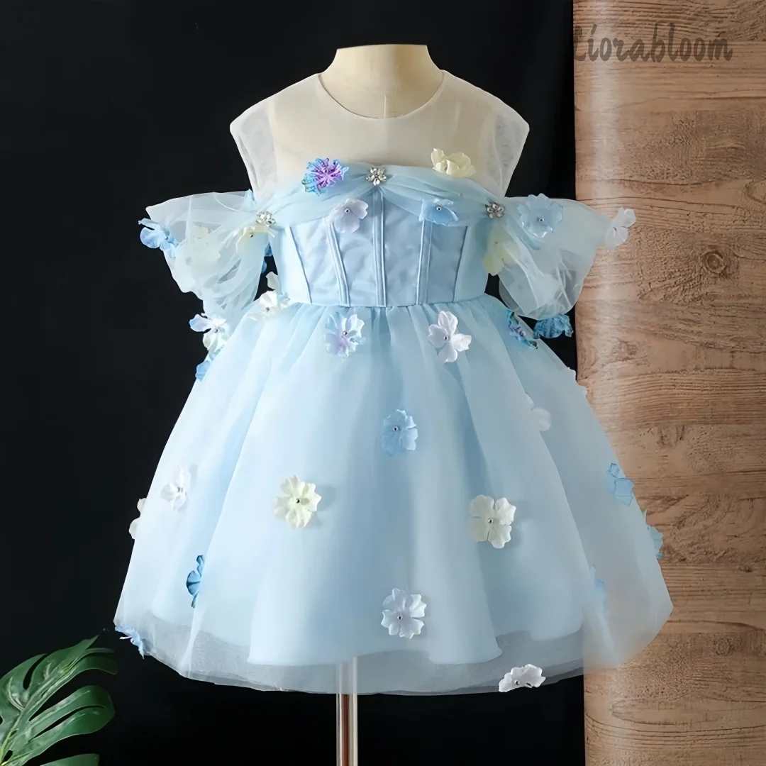 

White Children's Evening Gown Pearl Embellished Flower Girl Dress Exquisite Everyday Outfits and Children's Hosting Attire