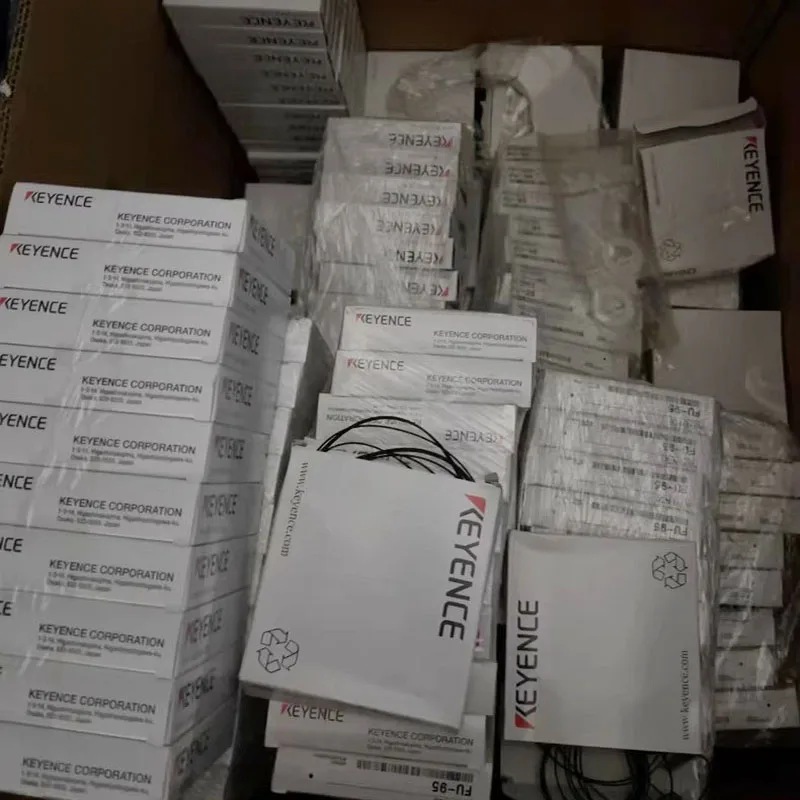 FU-95 KEYENCE Nuovo sensore in fibra ottica con rilevamento del livello del liquido originale; Grande stock disponibile, si sente libero per informarsi