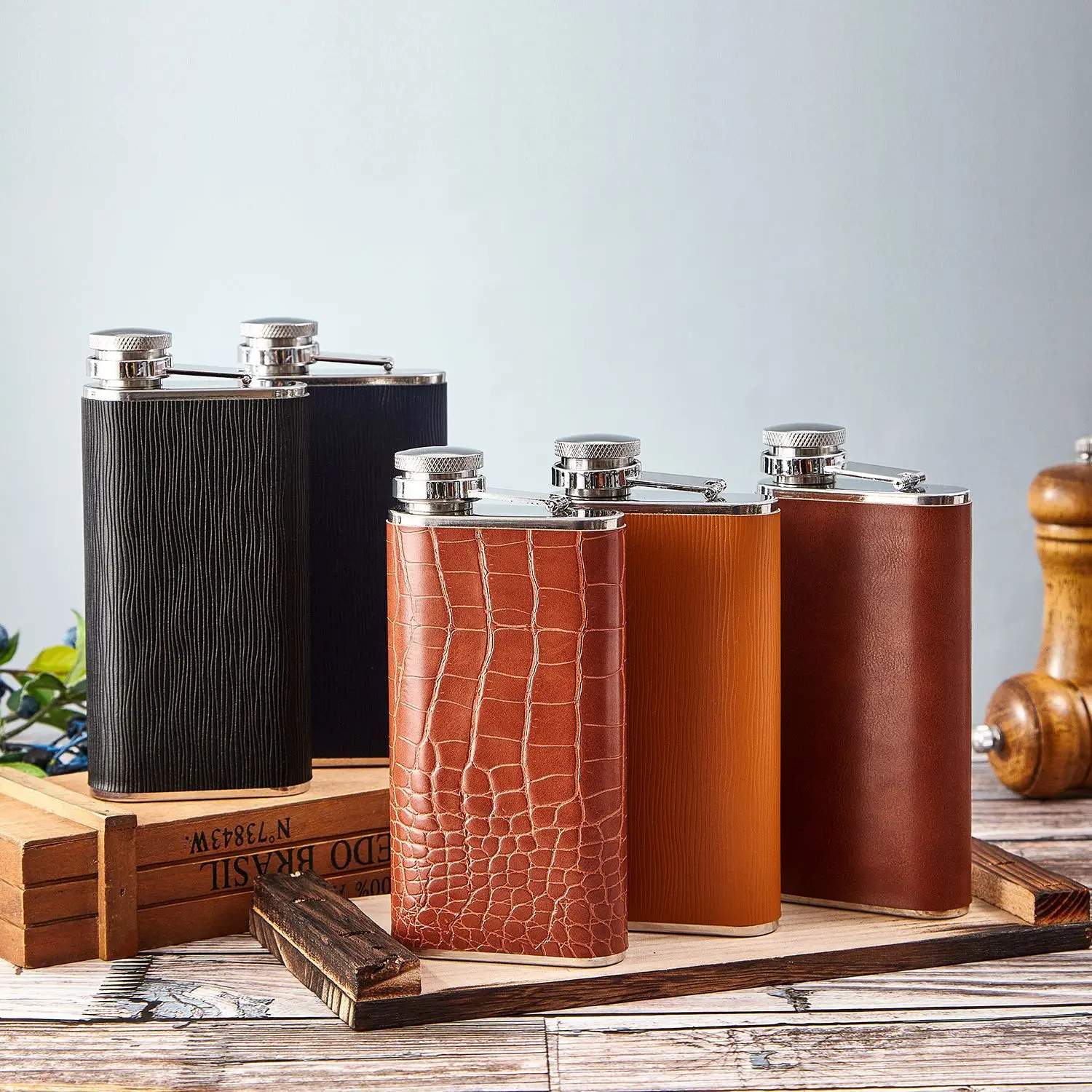 

9oz portable Stainless Steel muticolor Hip Flask with leather Pocket Hip Flask gift package Alcohol Whiskey Hip Flask Screw Cap