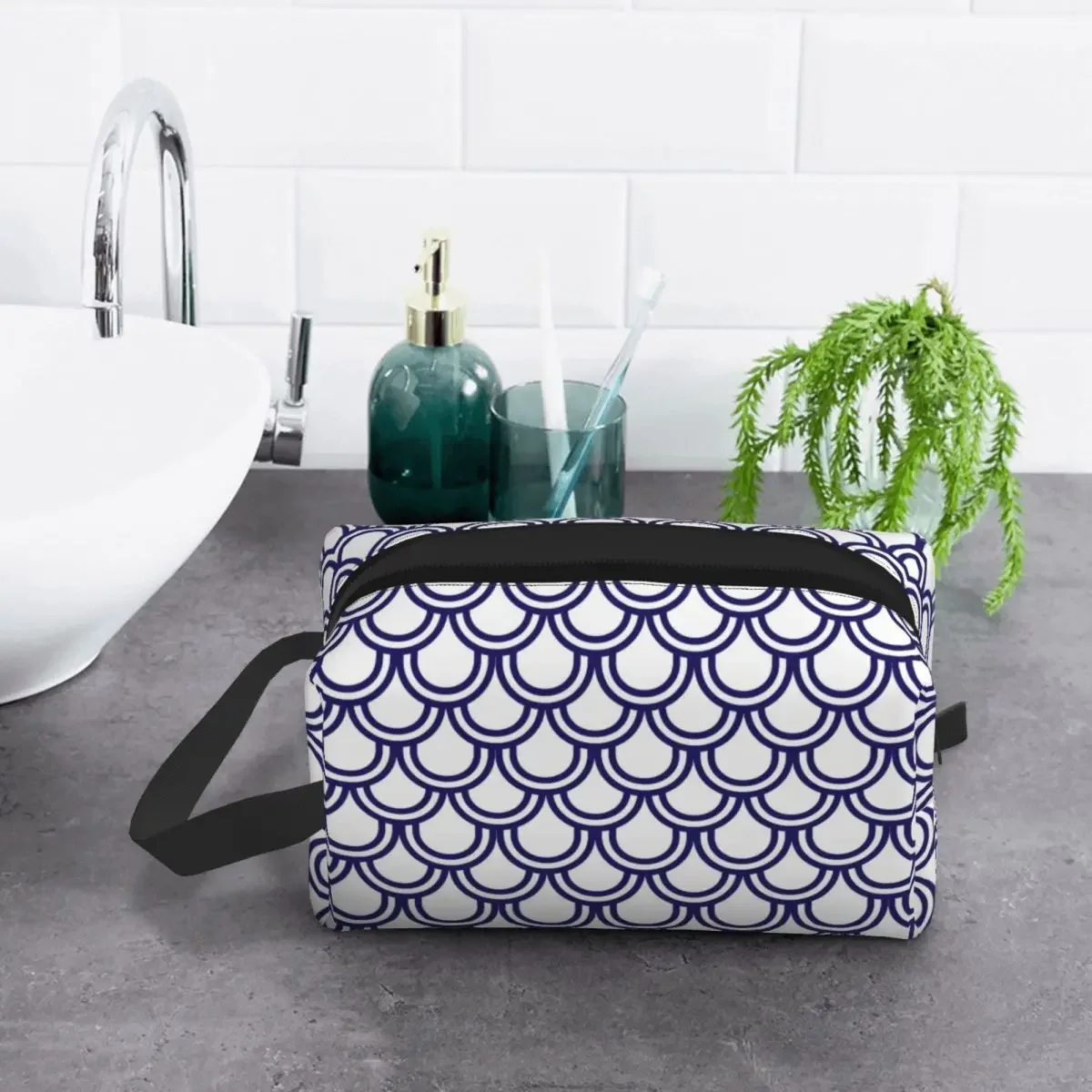 Fish Scale Seamless Pattern Toiletry Bag Women Mermaid Animal Makeup Cosmetic Organizer Lady Beauty Storage Dopp Kit Box