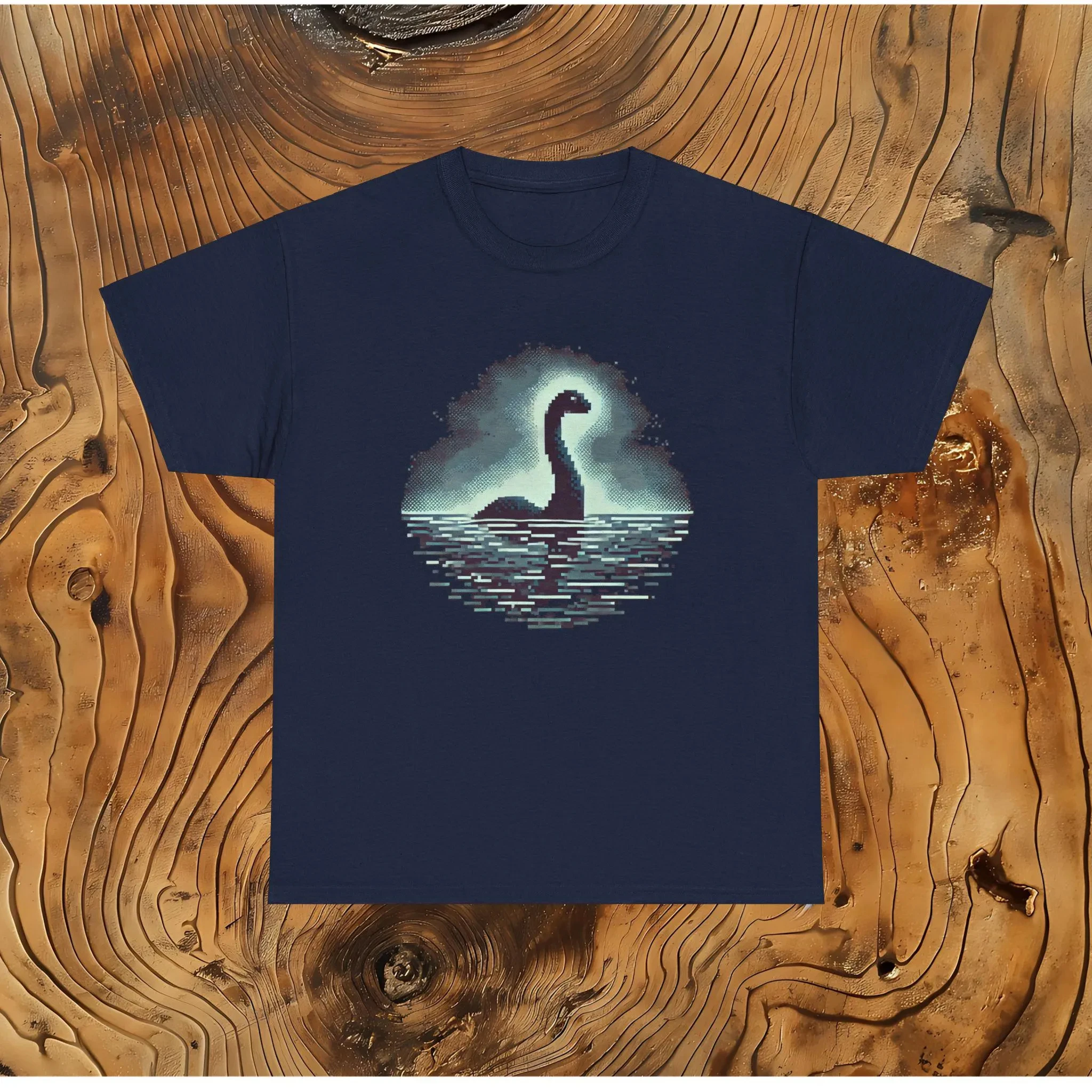 تي شيرت Nessie Loch Ness Monster تي شيرت Cryptid Pixel Art تي شيرت مخلوق غامض للجنسين قطن تي شيرت هدية مثالية لمحبي علم التشفير