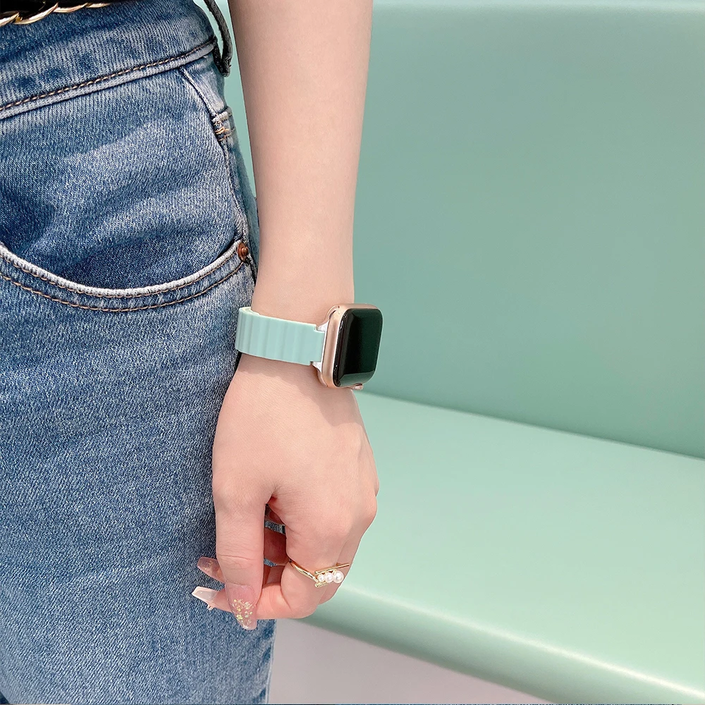 Magnetic Strap for Apple Watch Series 7 6 5 4 3 2 1 SE Woman Silicone Watchband for IWatch 41/40/38mm/45/44/42mm Wrist Bracelet