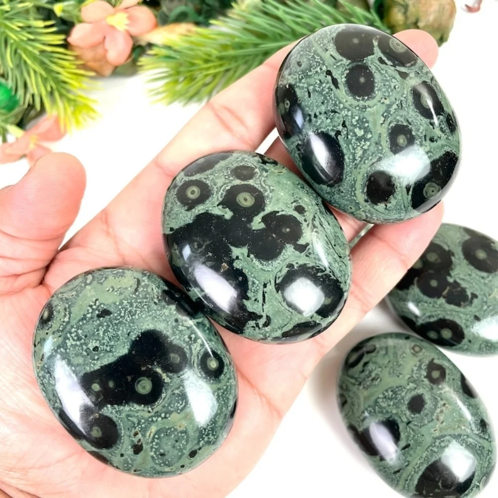 1pc Natural Green Kambaba Jasper Crystal Palm Stone Polished Green Worry Pcoket Stone for Home And Office Decor
