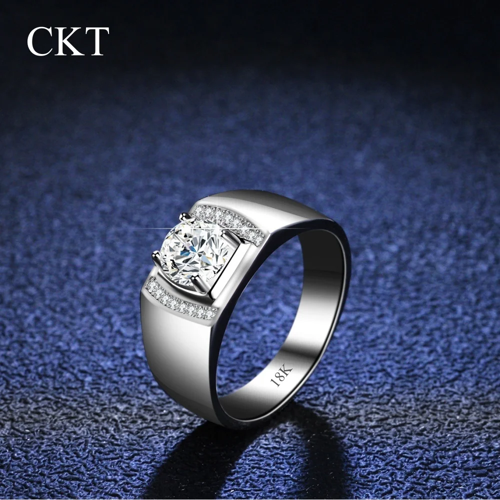 

CKT 18k White Gold Platinum Pt950 Full Diamond Moissanite Ring for Men Seductive Solid and Atmospheric Boss Men's Rings Jewelry