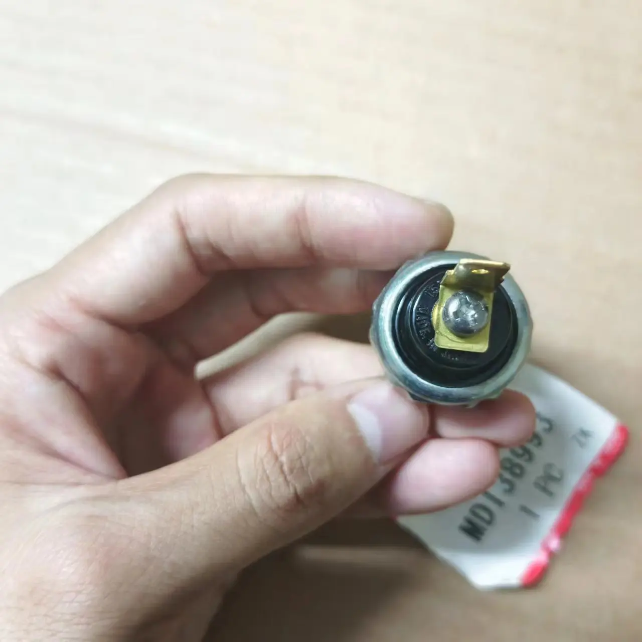 مفتاح ضغط زيت المحرك لميتسوبيشي الكسوف ديامانتي لانسر EVO 8 MD138993 أصلي