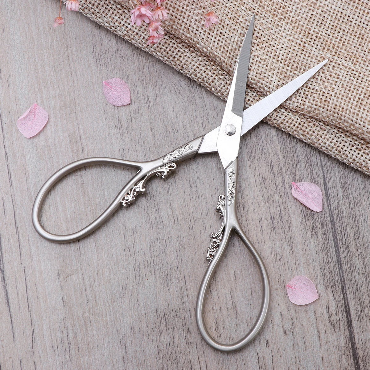 

Stainless Steel Vintage European Style Embroidery Scissor Pattern 3 for Sewing Craftwork Art Work High-Durability Comfortable