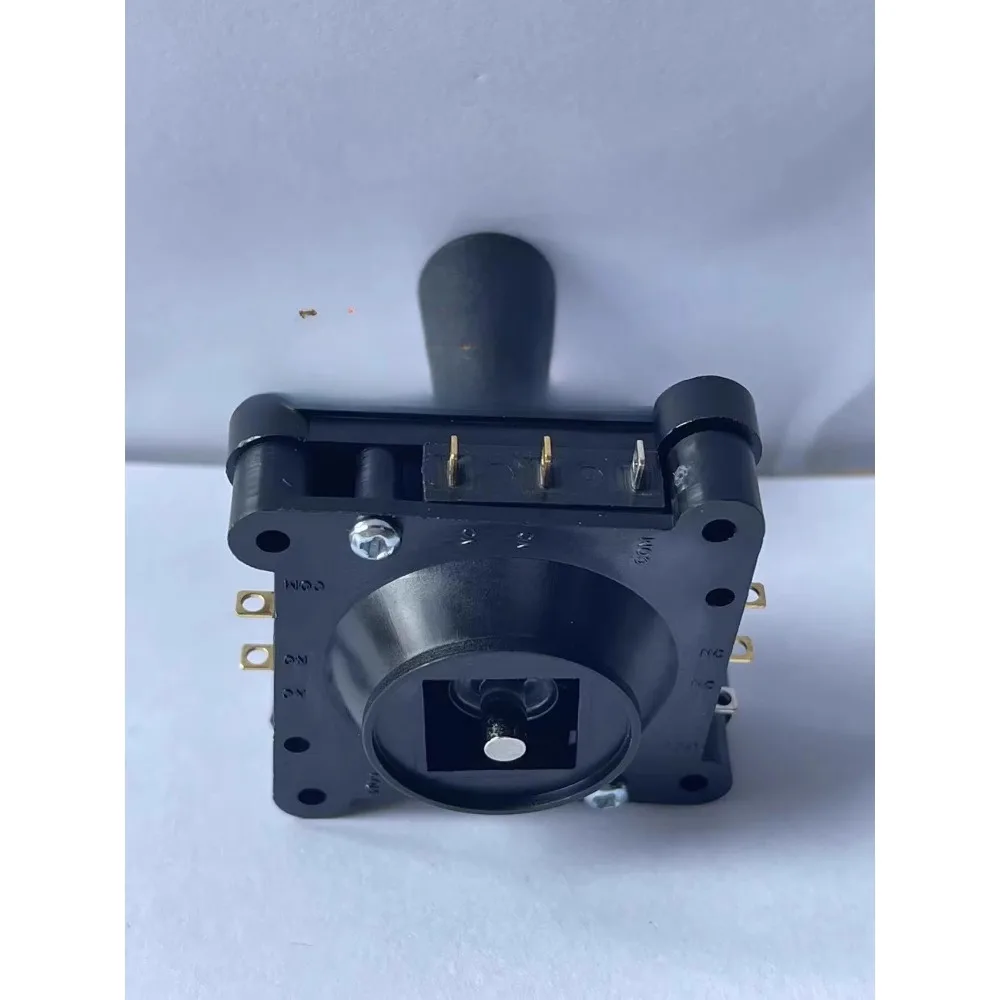 

1 piece APEM Japan IDEC joystick 1V1-5F-11-00 four-way universal cross handle switch 1V15F1100