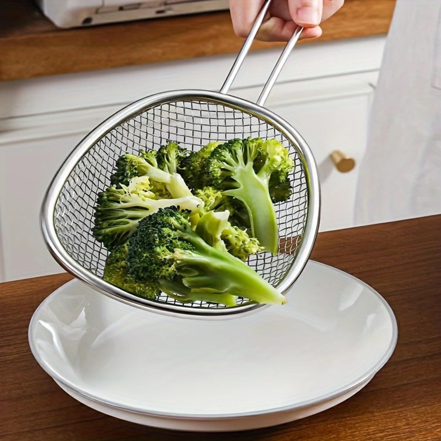 

"Сетчатый дуршлаг из нержавеющей стали — прочное кухонное сито для жарки и лапши"