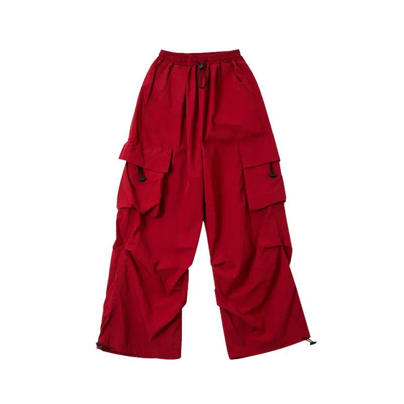 ชุดเต้นแจ๊สสำหรับเด็กผู้หญิง ชุดเต้นเคป๊อป ชุดฮิปฮอปสำหรับเด็ก ชุดแสดงบนเวที เสื้อยืดสีดำ กางเกงคาร์โก้สีแดง