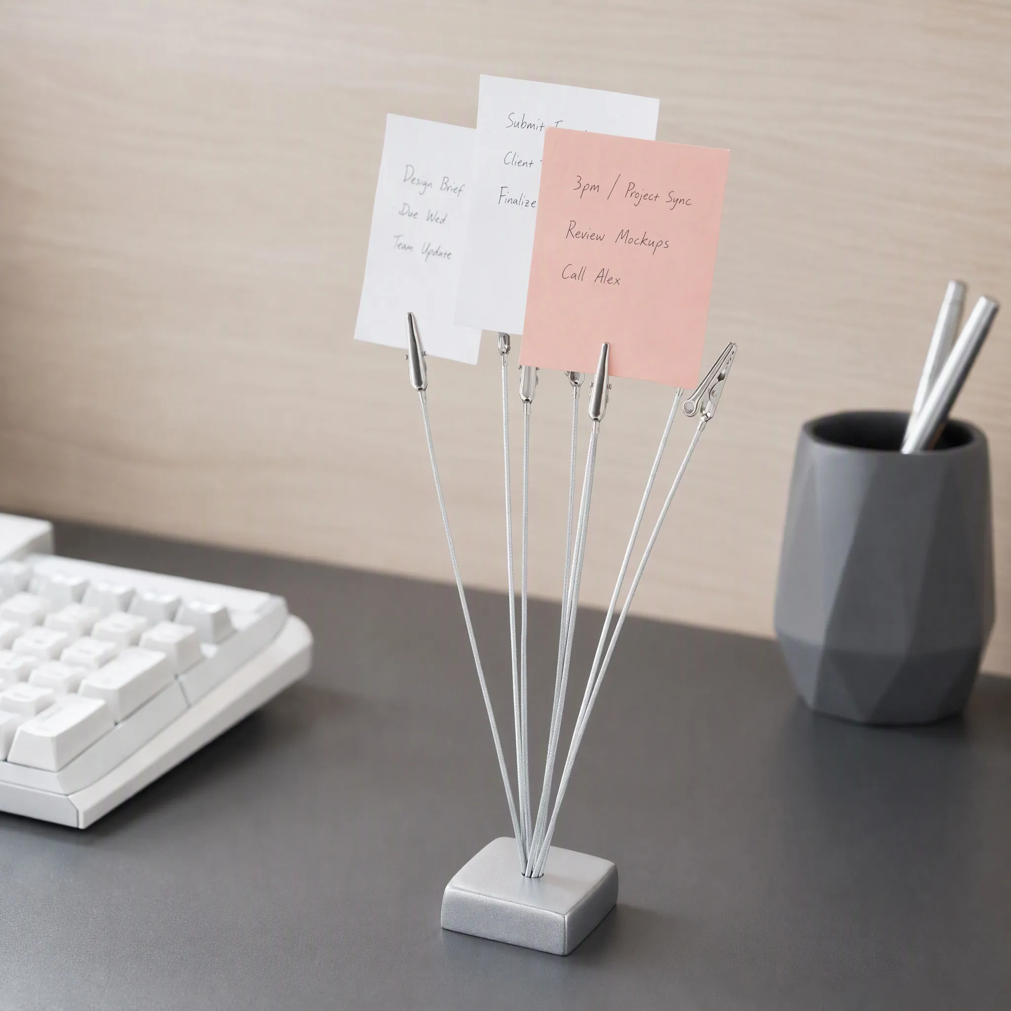 Photo Holder Tree Desktop Stand 8 Clips Creative Freestanding Picture Holder for Photos Notes Artwork Picture Display Stand