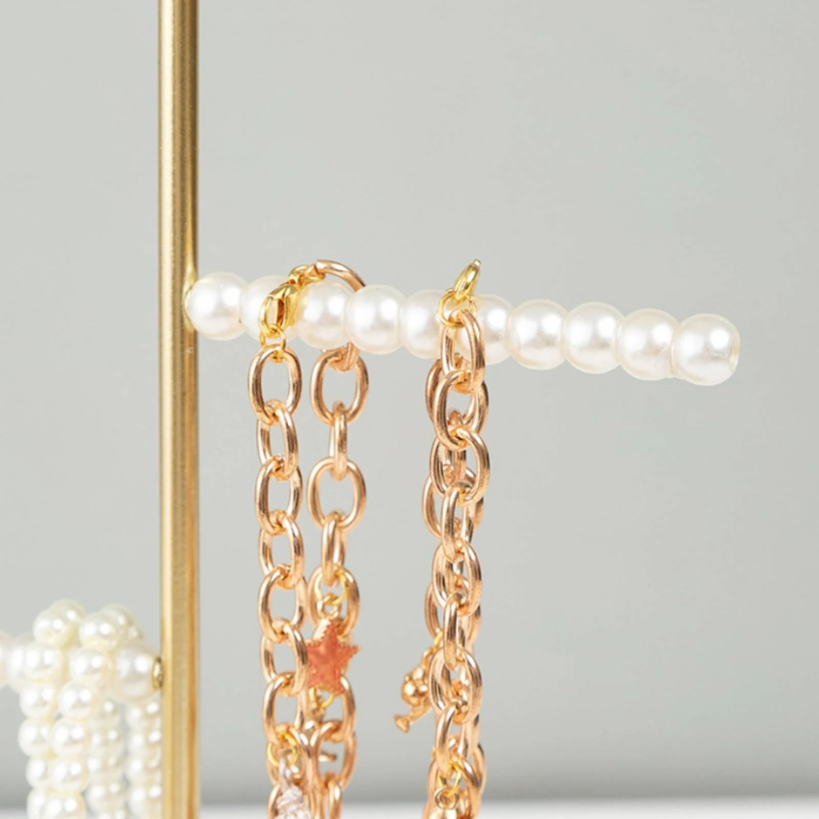 

Earring Display Stand Gold-Tone Earring Holder Stand Band Display Holder Minimalist Tabletop Accessory Organizer Iron