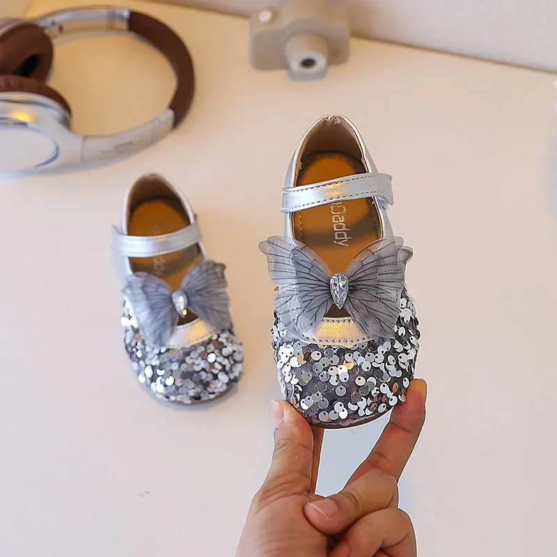 

Осенняя мода 202, кожаные туфли принцессы на плоской подошве для девочек, детская кожаная обувь на мягкой подошве с милым бантом и блестками для маленьких детей