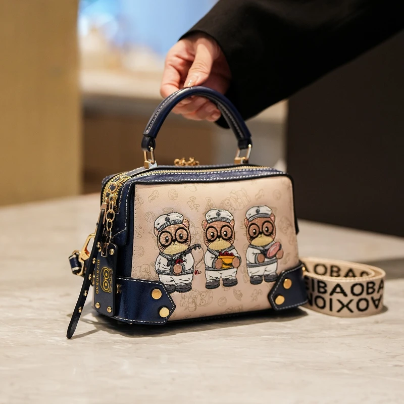 

Casual and Fashionable Women's Hand-held Small Square Bag, Women's Shoulder Crossbody Bag, Carry on Item Storage Bag