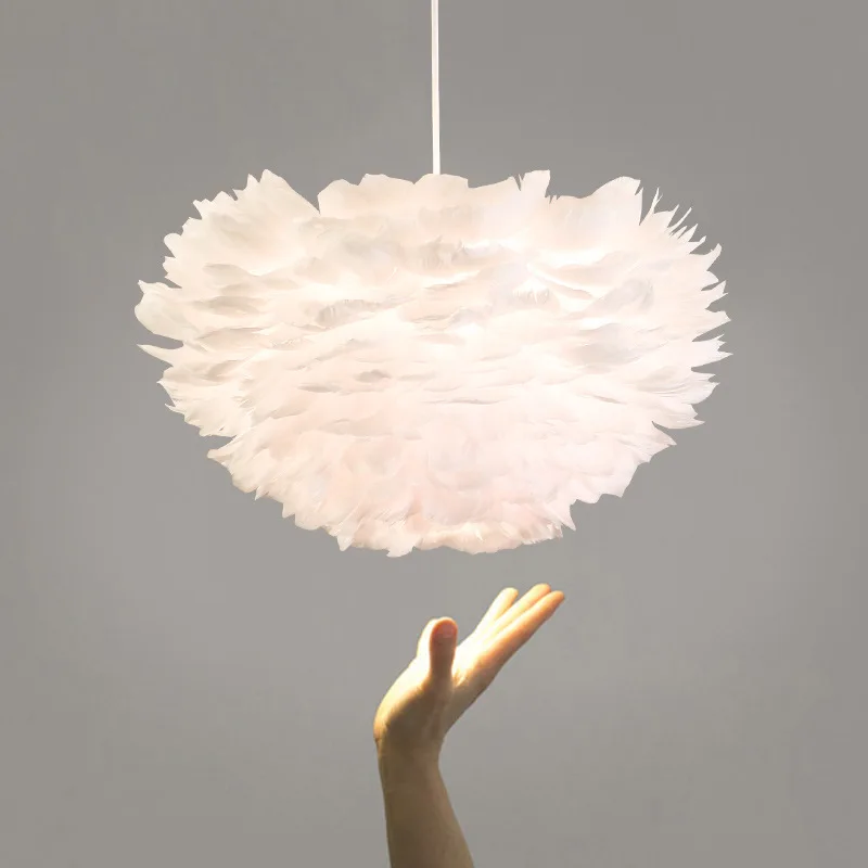 Lampe LED Suspendue en Plumes au Design Nordique Créatif, Luminaire Décoratif d'Nik, Idéal pour un Salon, une Chambre à Coucher, une Salle à Manger ou un Enfant