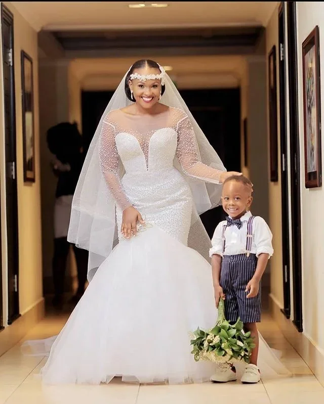 

Customized Gorgeous African Black Women Design Long-Sleeved Handmade Sew Pearls Lace Ball Gown Bridal Mermaid Wedding Dress