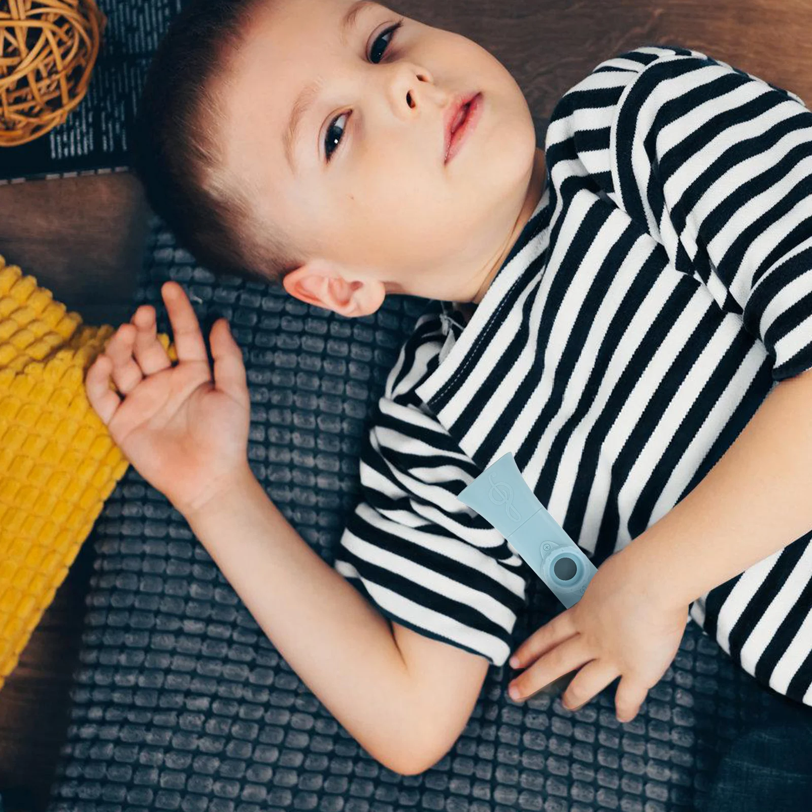 

Small Kazoo Instrument Child Musical Instruments Plastic Guitar Accompany Kazoos