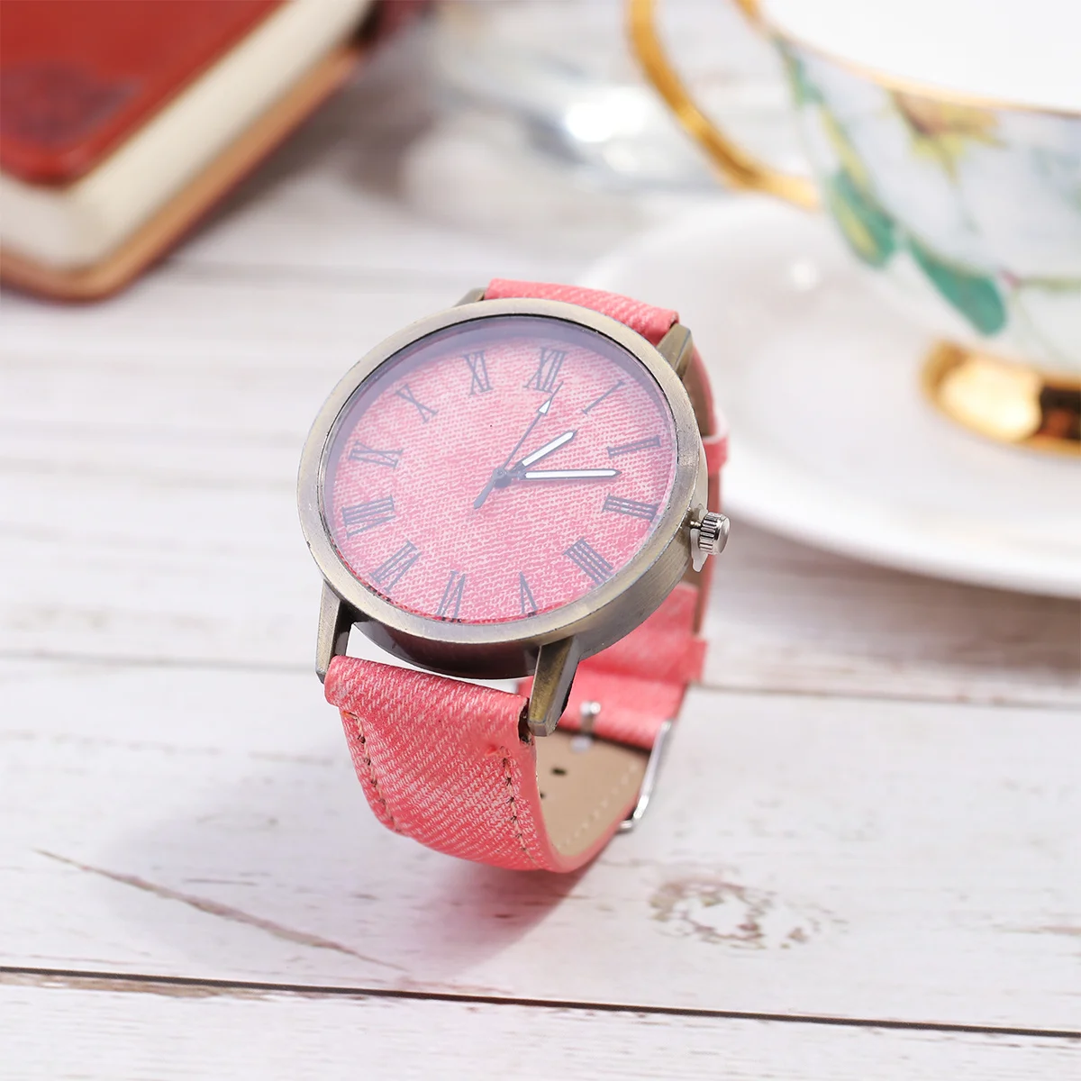 

Canvas Texture Watch Pink Premium Quartz Wristwatch Fashion Delicate Timepiece For Women Girls Daily Wear Gift