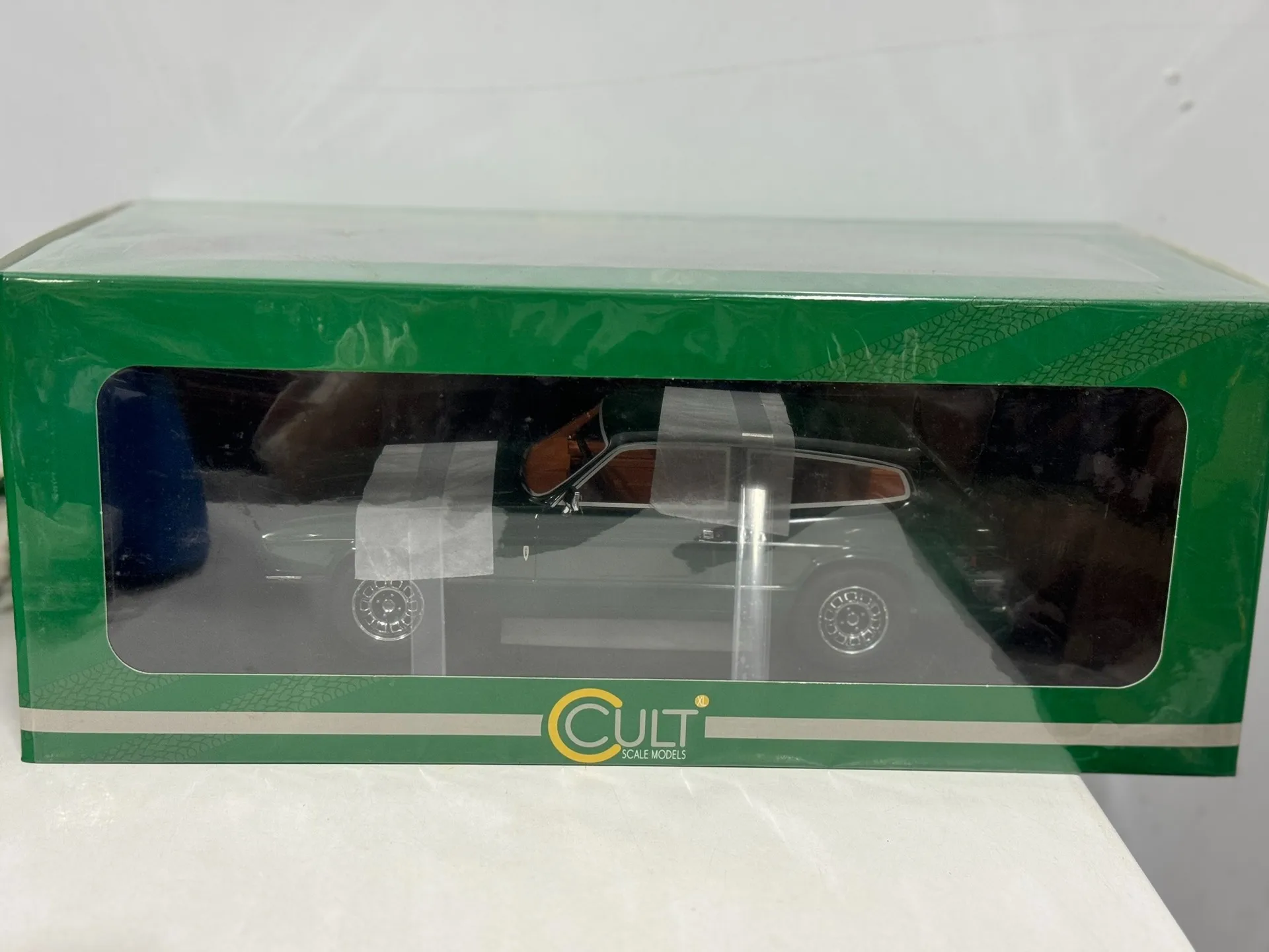 

Flaws Diecast CULT 1/18 Scale Reliant Scimitar GTE Green 1976 Car Model Collectible Toy Gift Souvenir Display Ornament