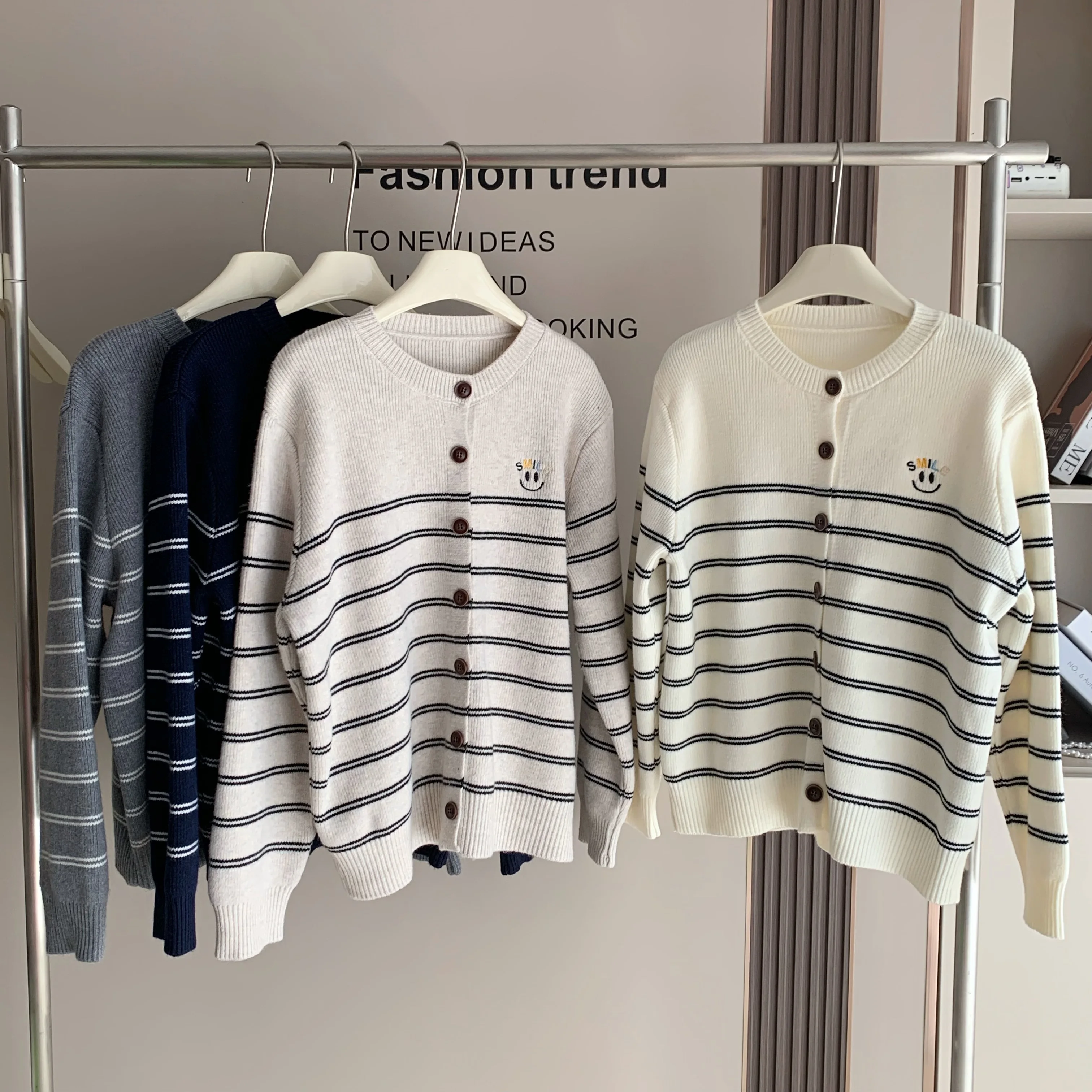 Cardigan allentato a maniche lunghe a righe con scollo a O autunno inverno da donna Lady elegante streetwear cardigan basic monopetto