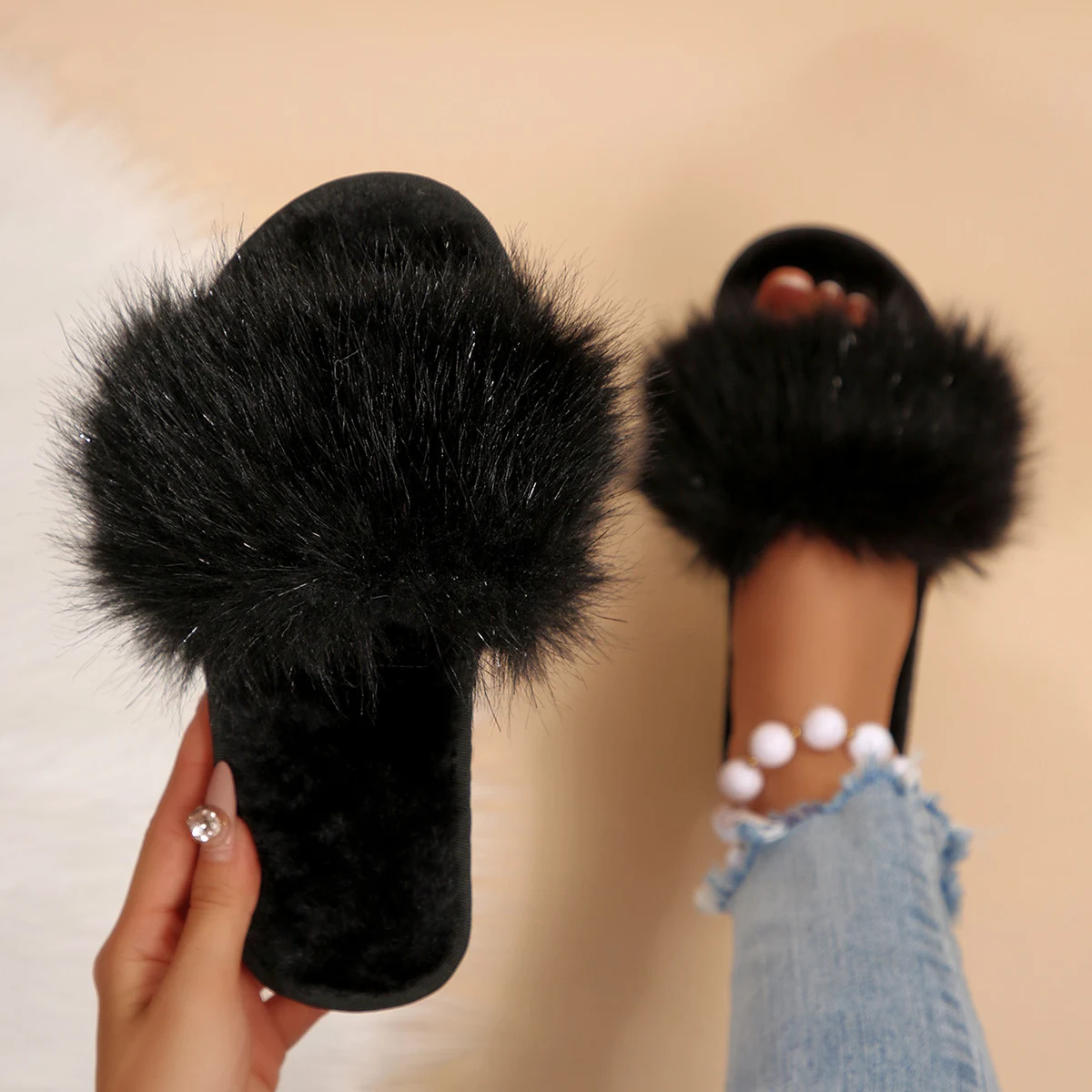 2026 New Autumn Winter Plush Slippers Fashionable Versatile Flat Bottom Sandals Casual Popular Cotton Slippers Home Comfortable