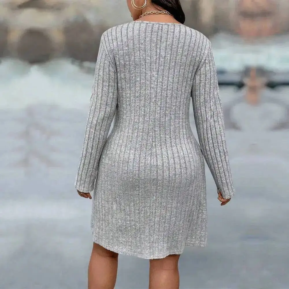 

Station Size Plus International Women's Simple and Elegant Dress, 2025 Autumn and Winter New Square Neck Versatile Commuting Mid