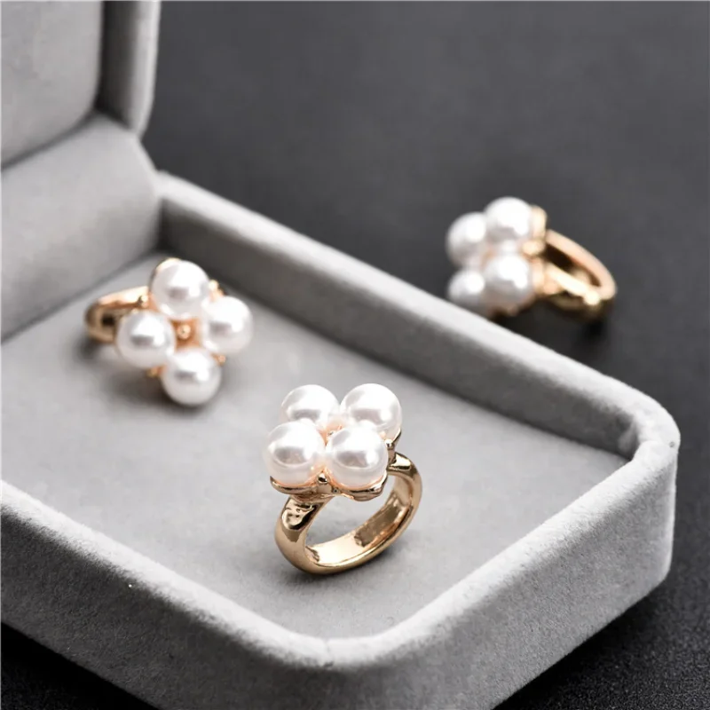 Fashion Scarves Buckle Women Brooches High-Grade Scarfs Buckles Stainless Steel Ring Scarf Clip Metal Brooch Pearl Crystal 2022