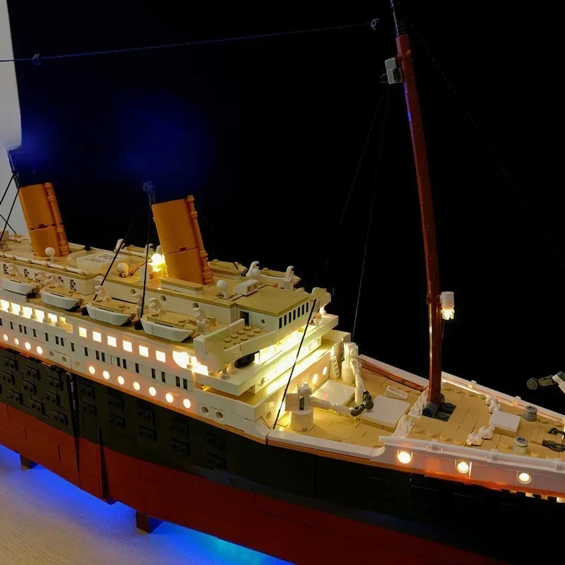 مصباح ليد لتيتانيك 10294 اللبنات مصباح التحكم عن بعد (لا تشمل اللبنات) هدية عيد الميلاد الكريسماس