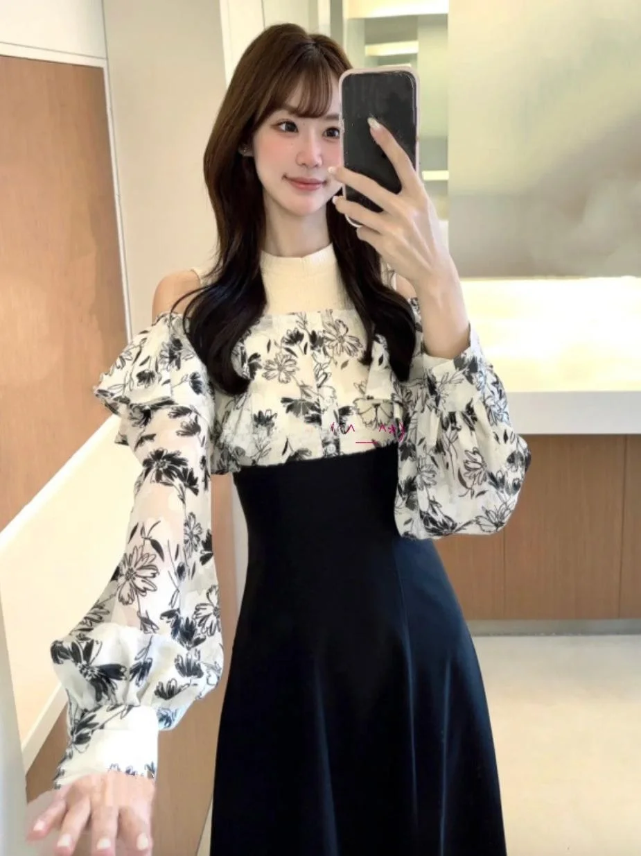 

Нежное платье с цветочным принтом, поясом на талии, завязками на спине, открытыми плечами, плиссированной юбкой, длинными рукавами, завышенной талией и А-образным силуэтом для женщин