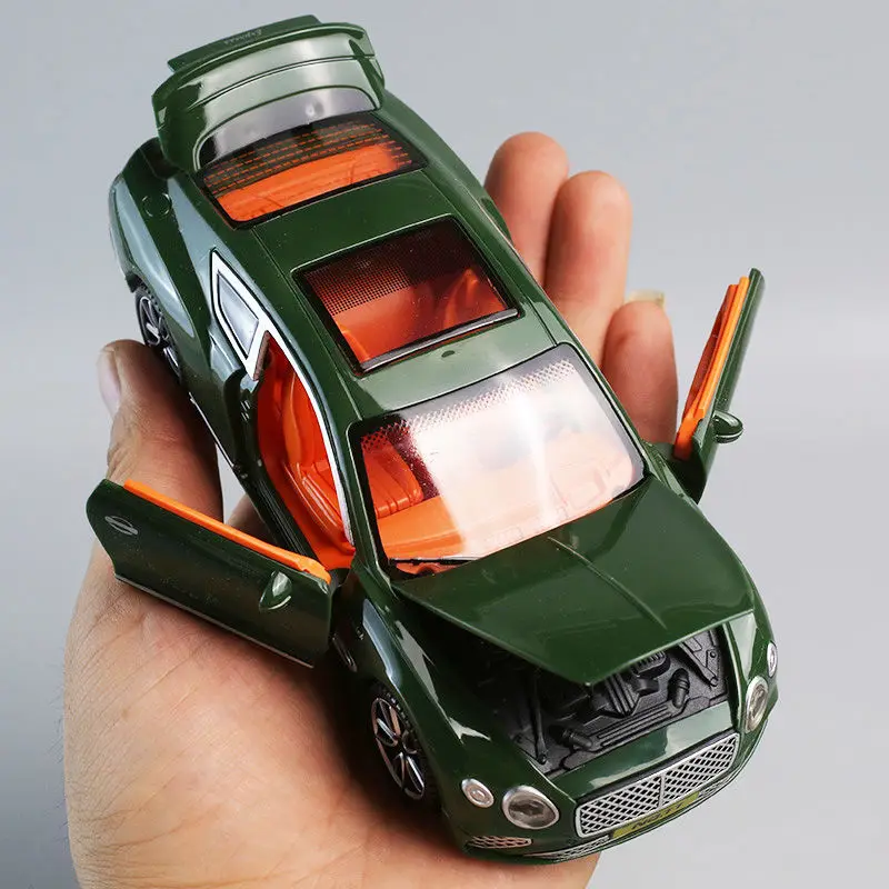 Vierdeurs automodel Kindersimulatie Speelgoedauto Traagheid Bestand tegen vallen Lichte muziek Plastic kleine auto